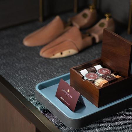 Готель Intercontinental Kaohsiung By Ihg Екстер'єр фото Shoe shine kit