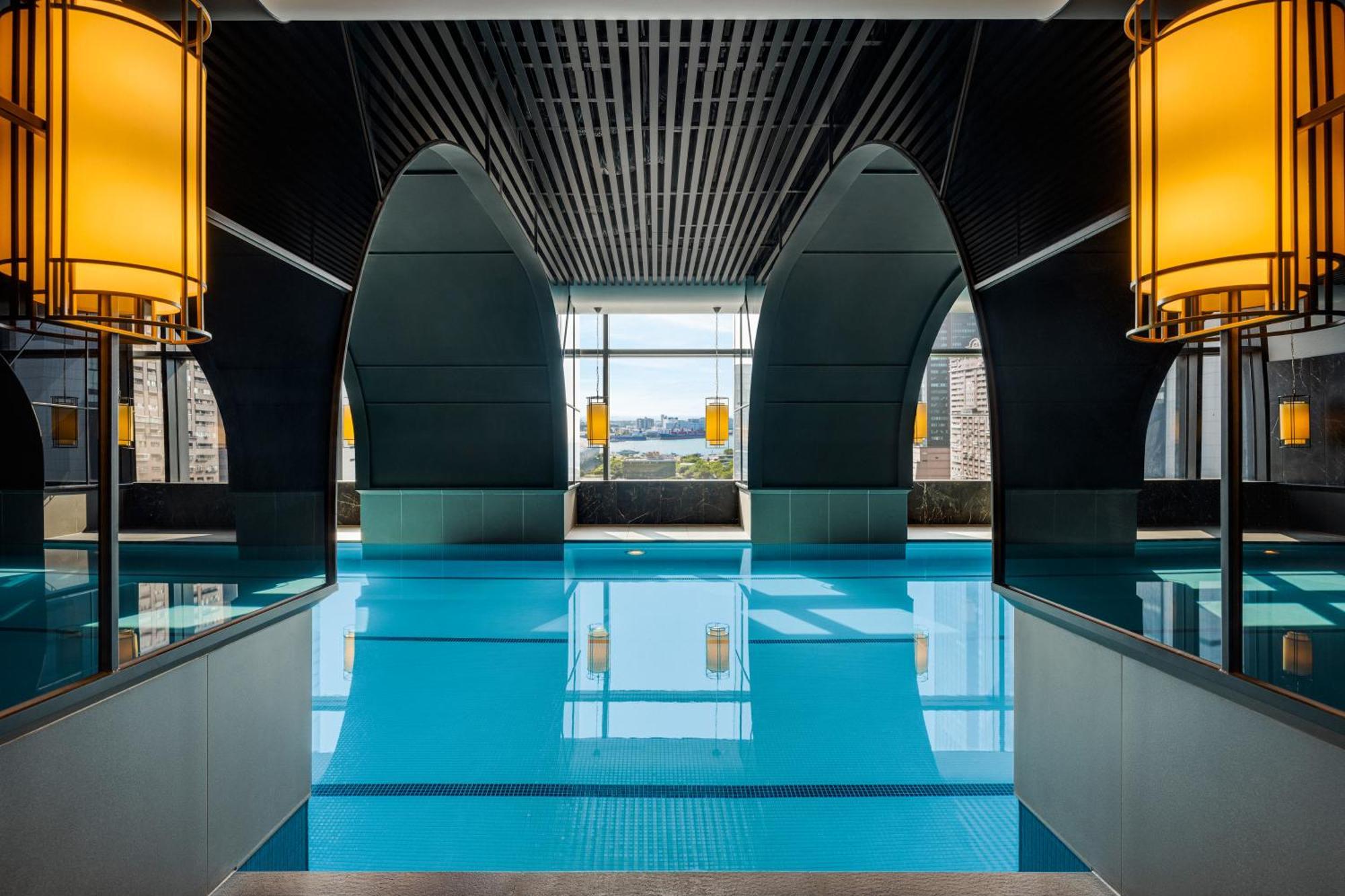Готель Intercontinental Kaohsiung By Ihg Екстер'єр фото The pool at the hotel