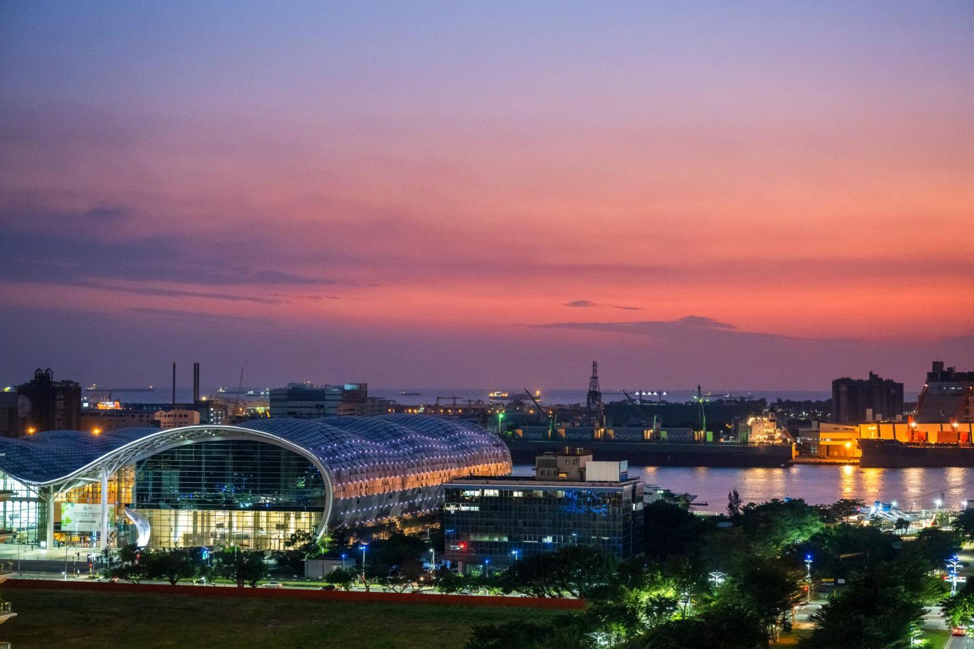 Готель Intercontinental Kaohsiung By Ihg Екстер'єр фото View of the city